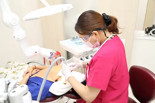 女性スタッフによるアフターケアの様子