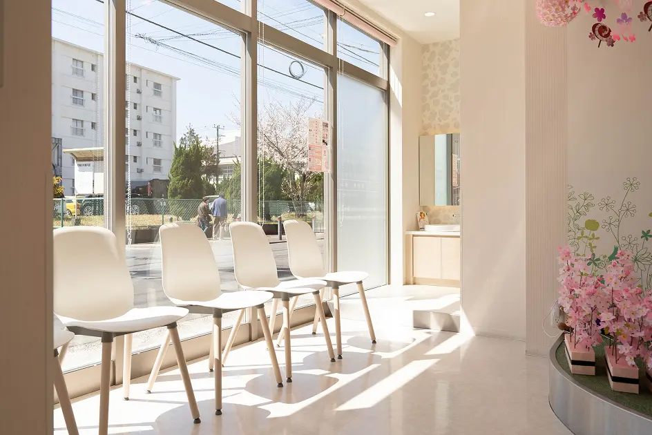 院内の待合スペースの様子